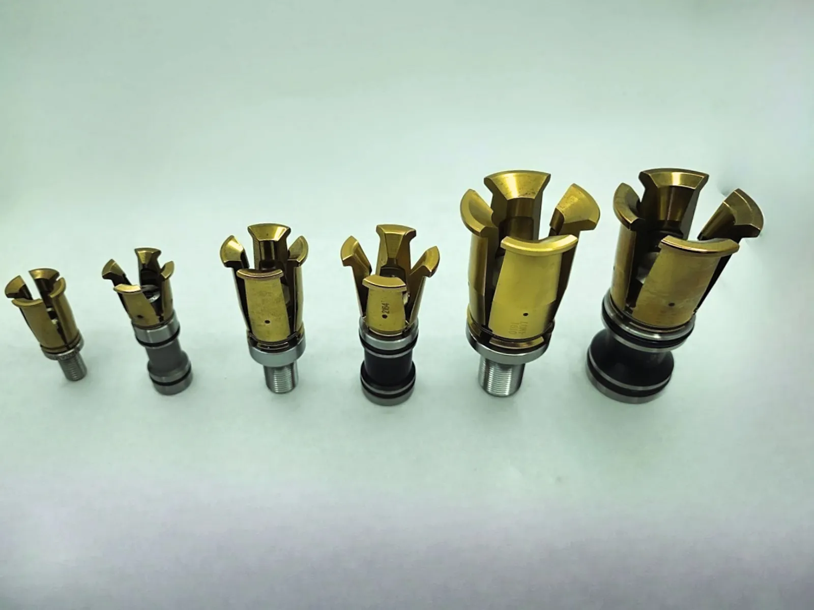 PULLSTUD TAKIM TUTUCU, PULSTAT ( 4 ÇANAK YAPRAKLI TUTUCU)