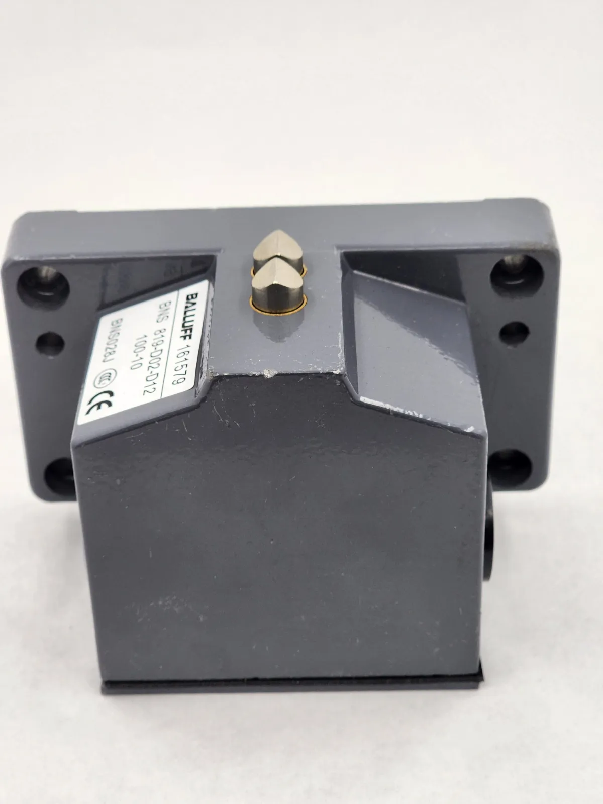 BNS 819 B02 D12 61 -12-10  BALLUFF Eksen Switchi