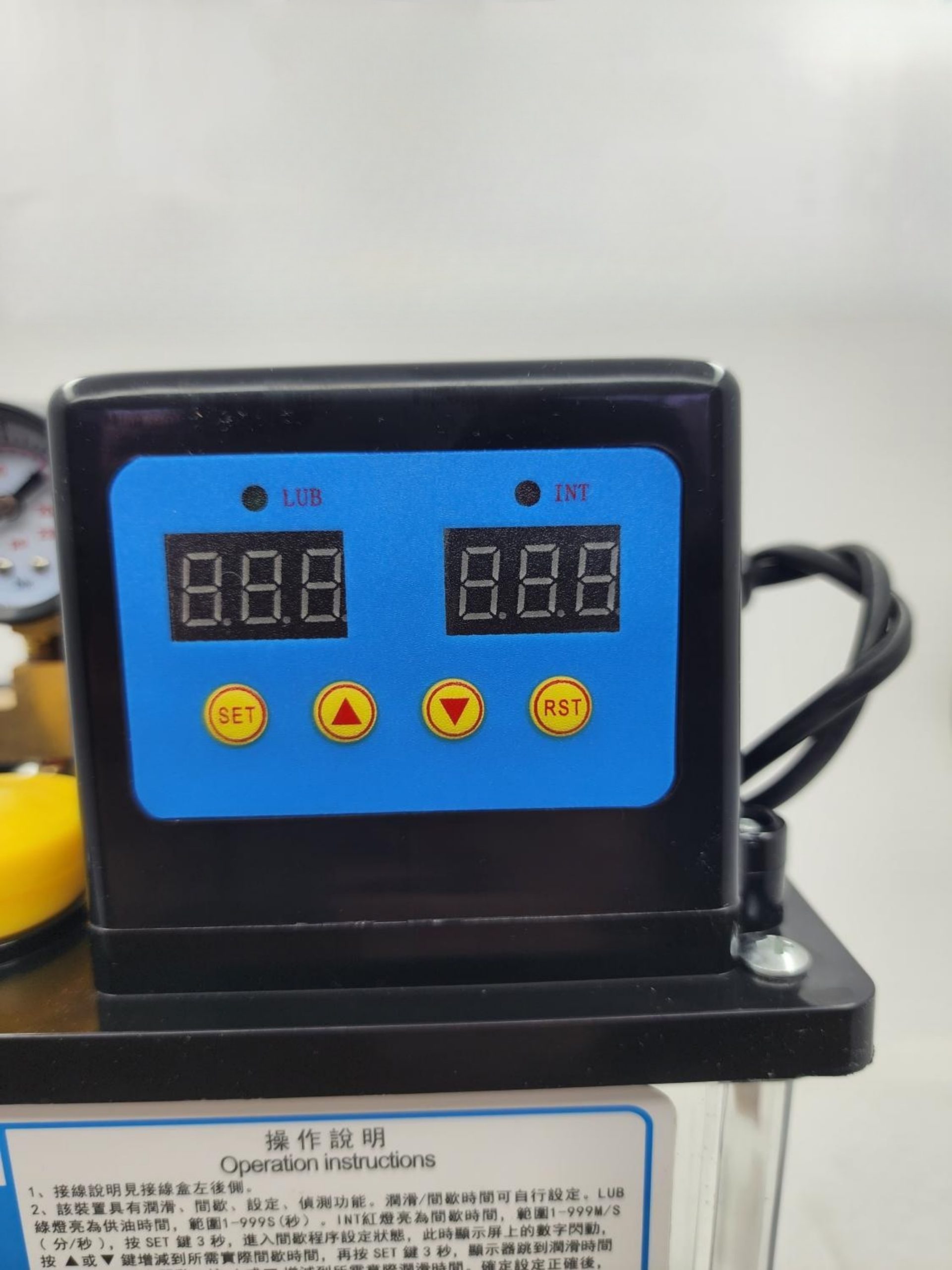 CNC OTOMATİK YAĞLAMA TANKI. ... 220V - 2Lt