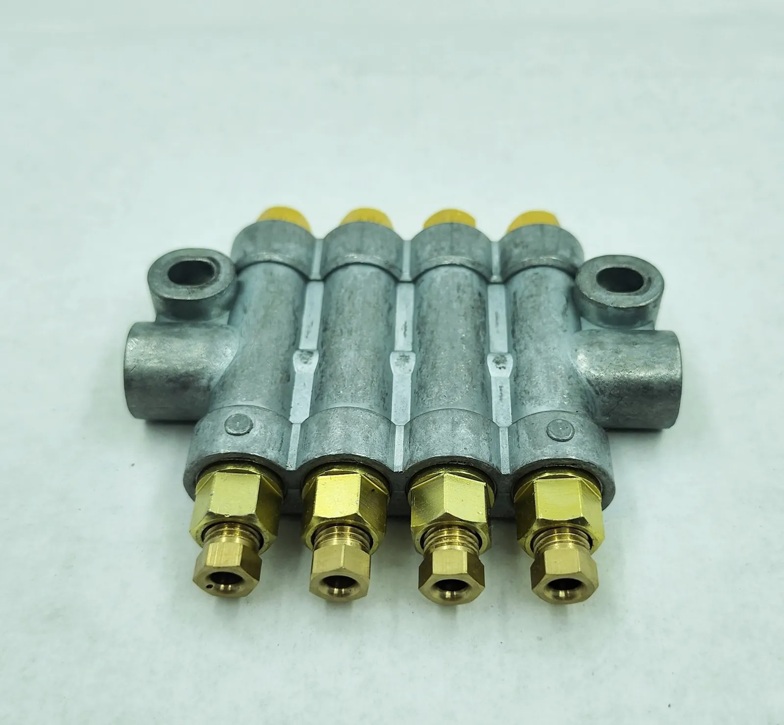 Cnc Yağ Dağıtıcı. ZLFG- 4 lü  İĞNELİ PİSTONLU
